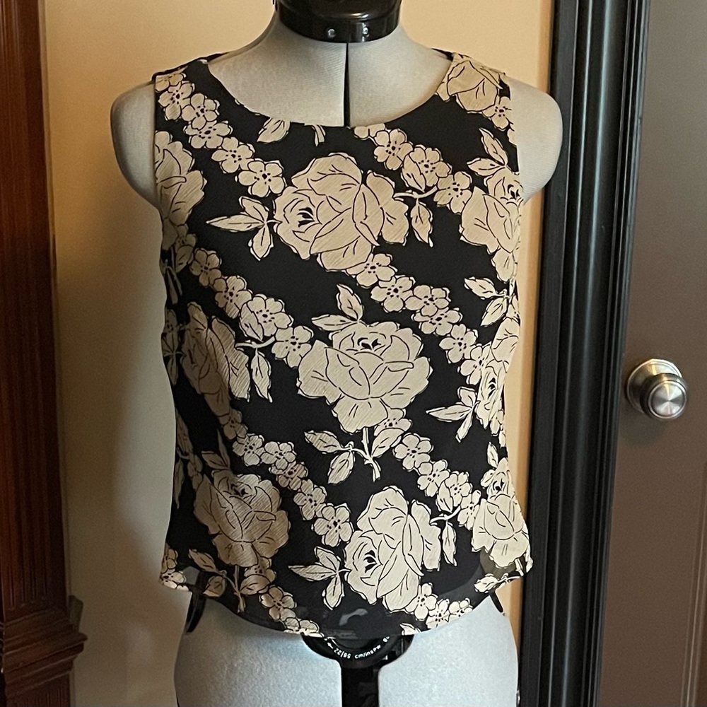 EUC Ann Taylor  100% Silk Cream and Black Cropped  Top
